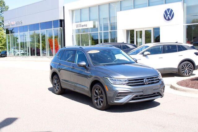 2023 Volkswagen Tiguan SE 4Motion — photo 1 of 13