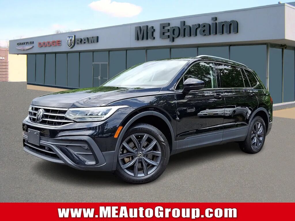 2023 Volkswagen Tiguan SE 4Motion — photo 1 of 13