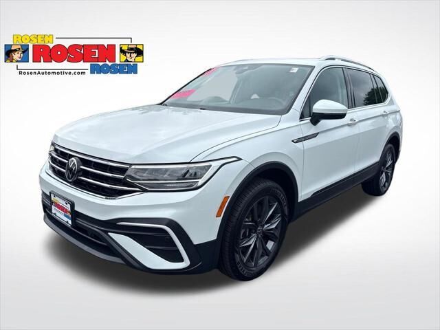 2023 Volkswagen Tiguan SE 4Motion — photo 1 of 13