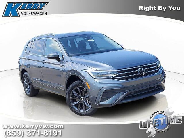2023 Volkswagen Tiguan SE 4Motion — photo 1 of 26