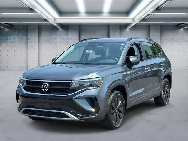 2022 Volkswagen Taos S 4Motion — photo 1 of 12