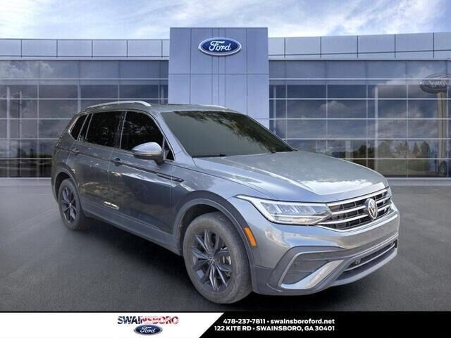 2023 Volkswagen Tiguan SE — photo 1 of 25