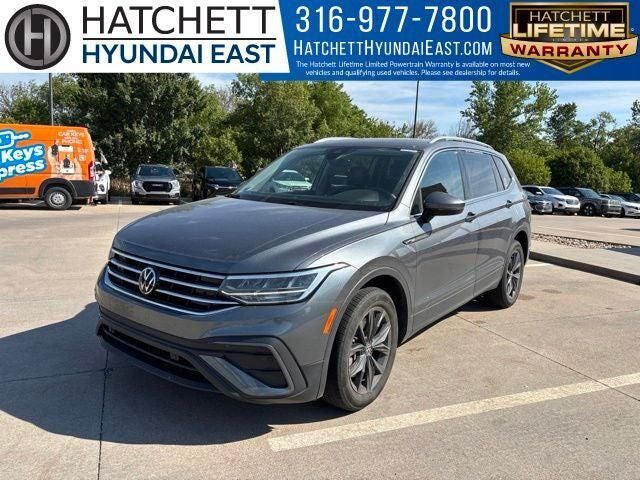 2023 Volkswagen Tiguan SE — photo 1 of 5
