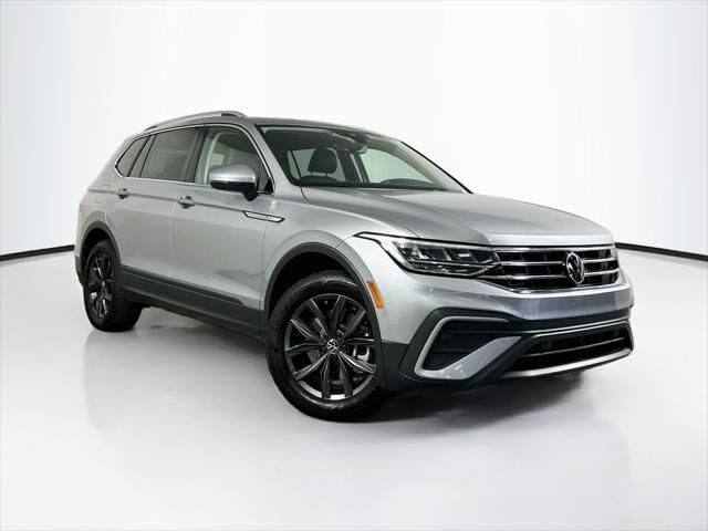 2023 Volkswagen Tiguan SE — photo 1 of 13