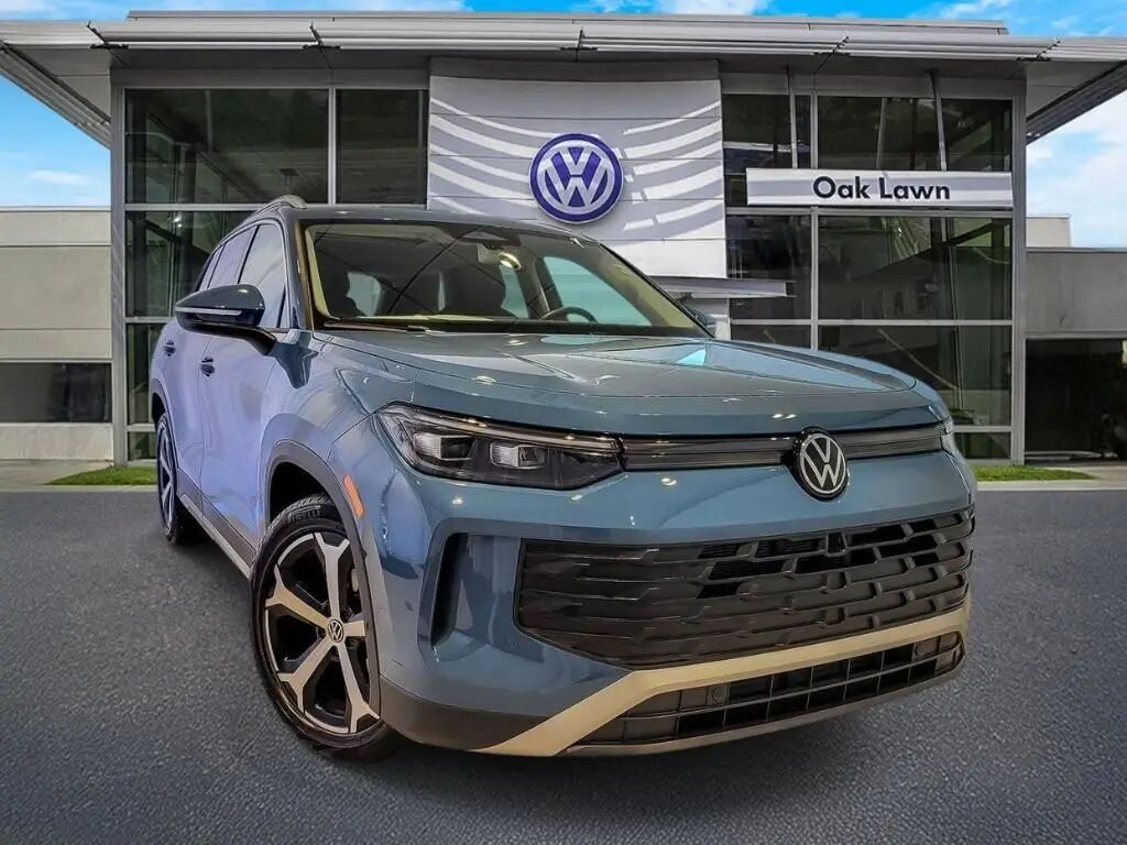 2025 Volkswagen Tiguan SE — photo 1 of 6