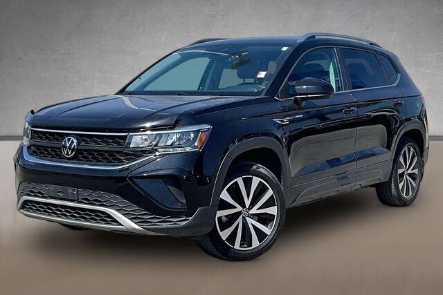 2023 Volkswagen Taos SE 4Motion — photo 1 of 13