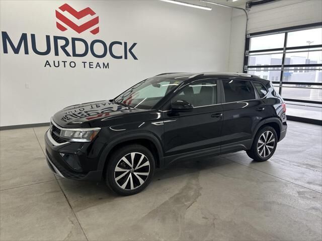 2023 Volkswagen Taos SE 4Motion — photo 1 of 31