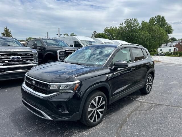 2022 Volkswagen Taos SE 4Motion — photo 1 of 26