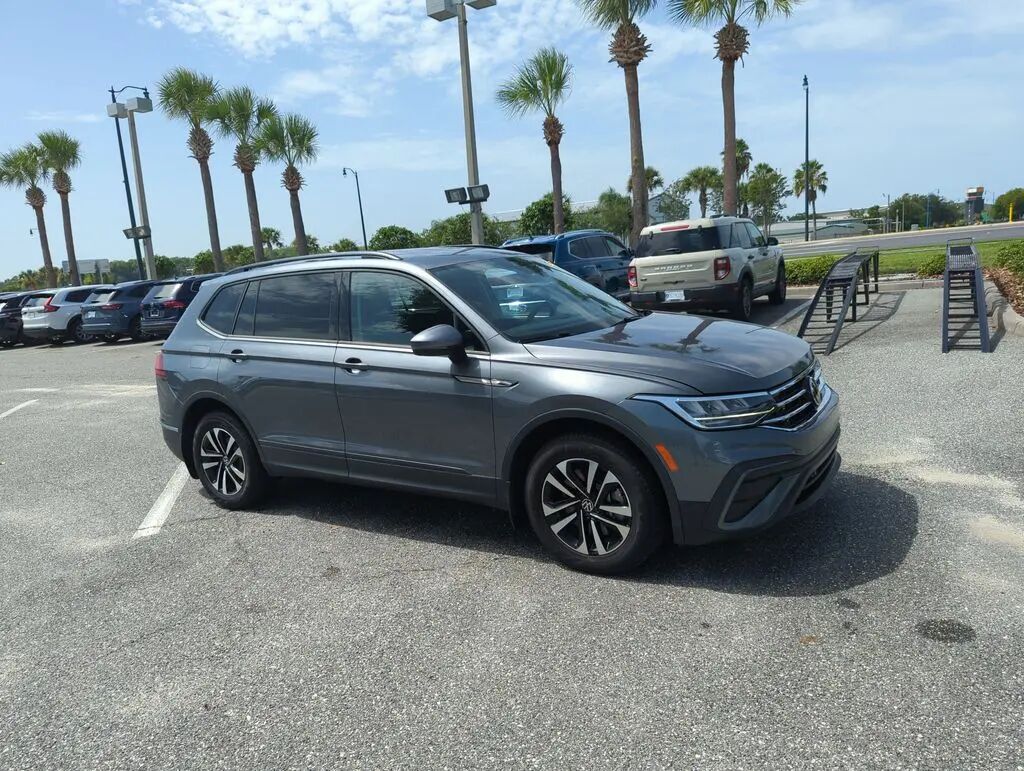 2023 Volkswagen Tiguan S — photo 1 of 10