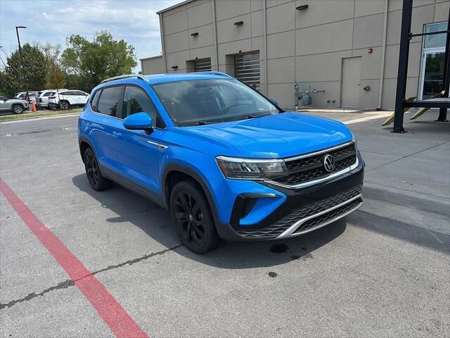 2022 Volkswagen Taos SE — photo 1 of 12