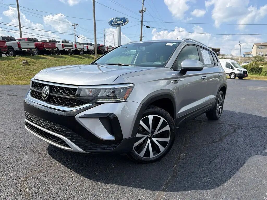 2022 Volkswagen Taos SE — photo 1 of 13