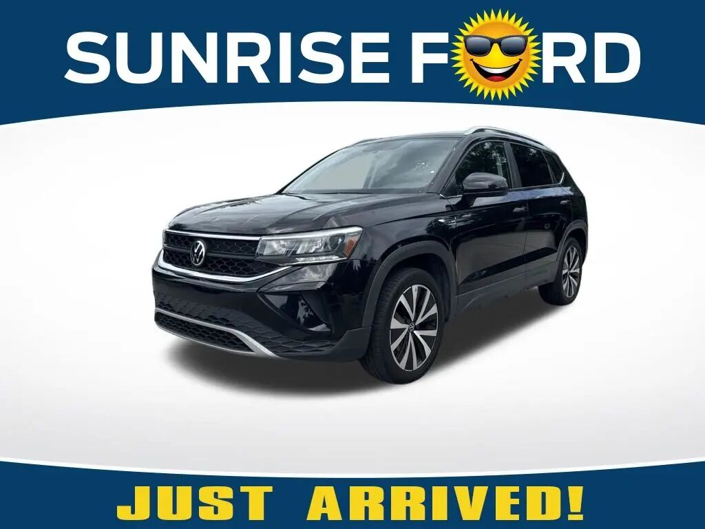 2022 Volkswagen Taos SE — photo 1 of 13