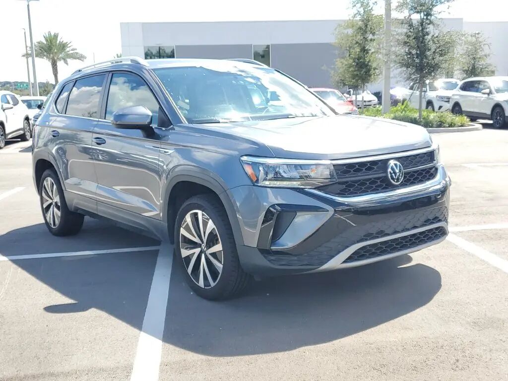 2022 Volkswagen Taos SE — photo 1 of 13