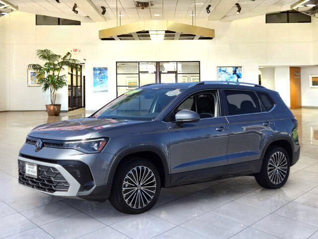 2025 Volkswagen Taos SE
