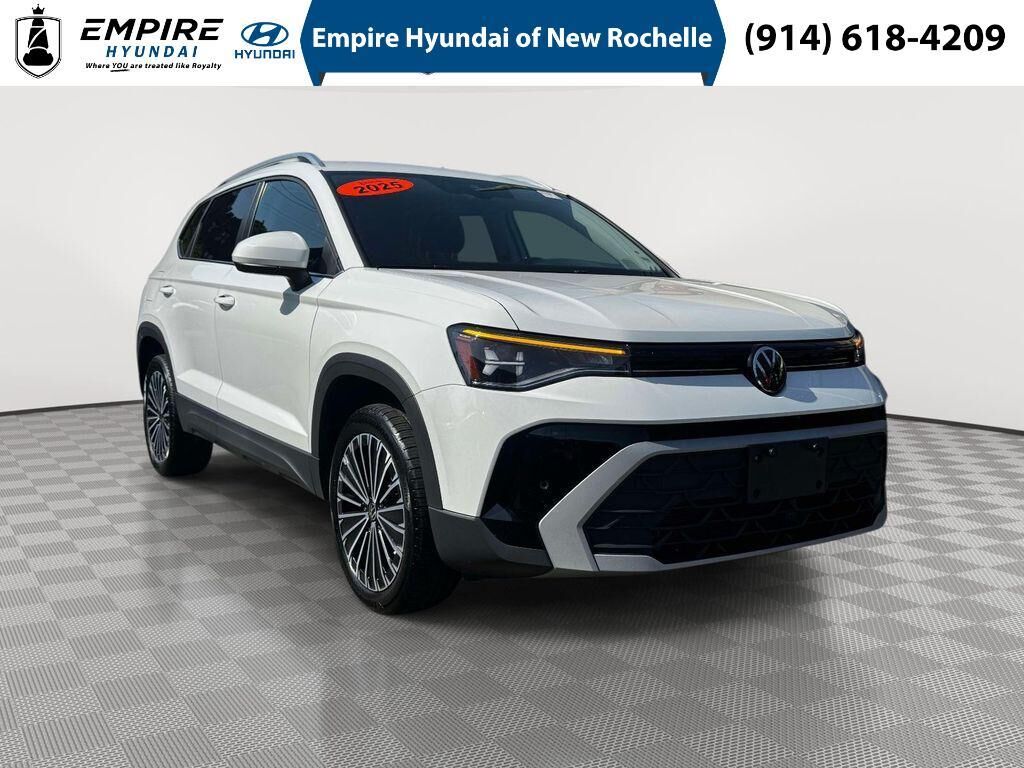 2025 Volkswagen Taos SE — photo 1 of 13