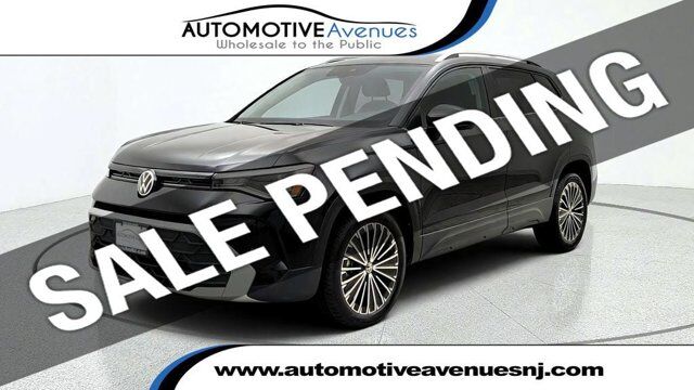 2025 Volkswagen Taos SE — photo 1 of 13