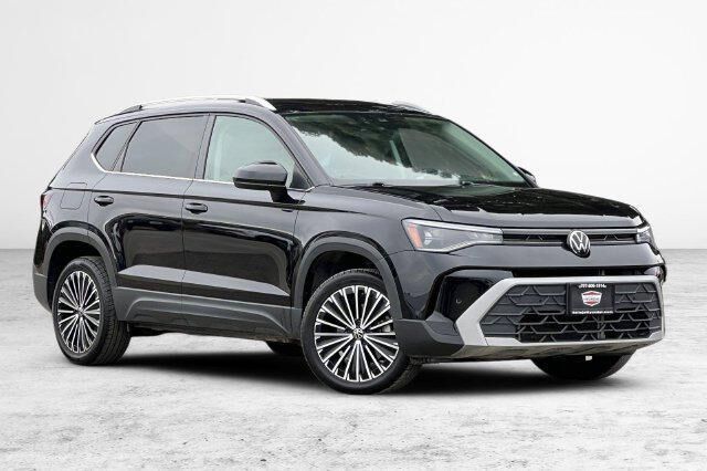 2025 Volkswagen Taos SE — photo 1 of 13