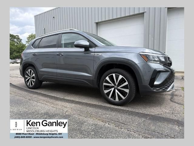 2024 Volkswagen Taos SE — photo 1 of 13