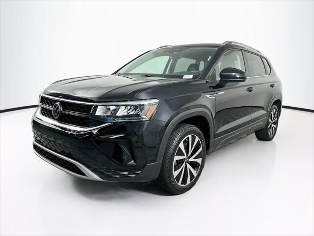 2024 Volkswagen Taos SE — photo 1 of 12