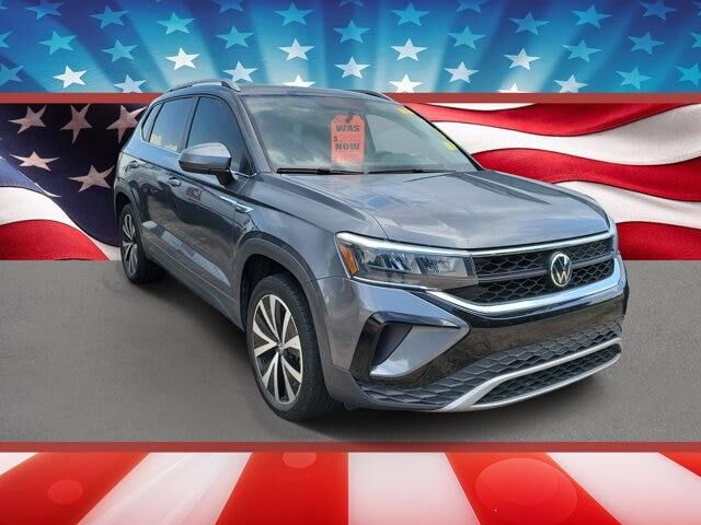 2022 Volkswagen Taos SE — photo 1 of 6