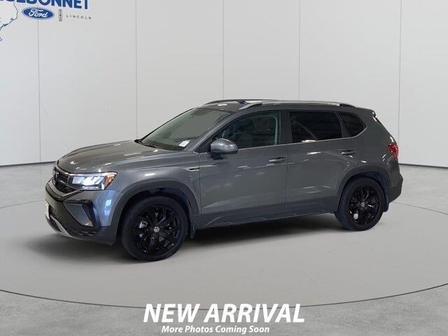 2022 Volkswagen Taos SE — photo 1 of 26