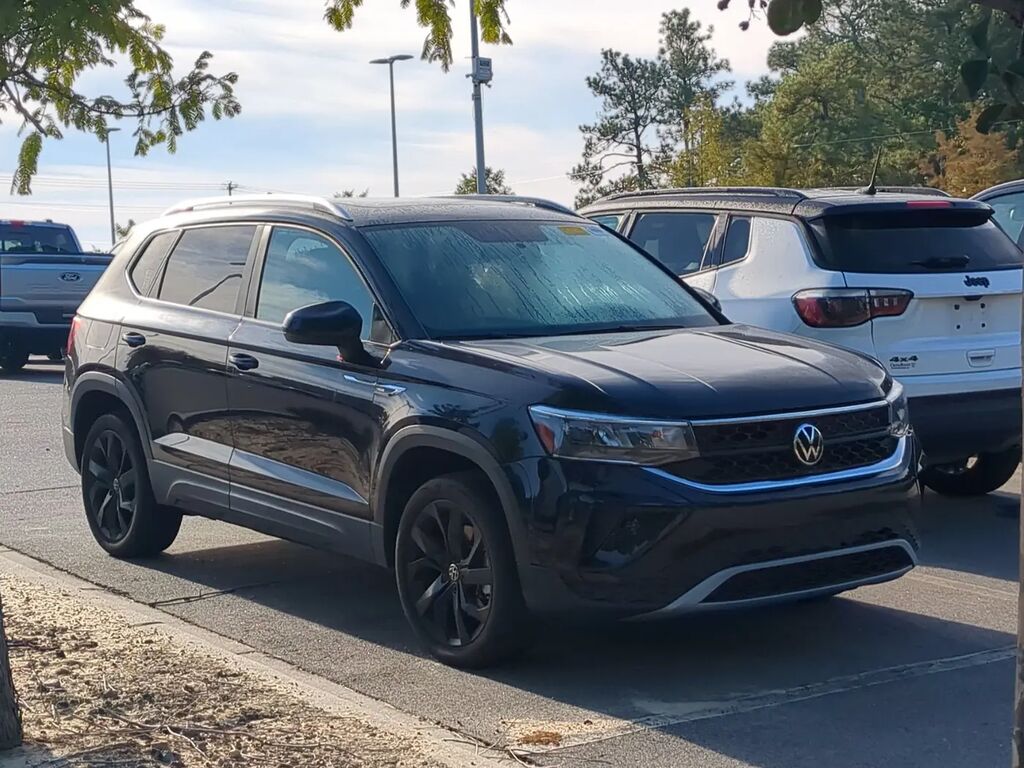 2022 Volkswagen Taos SE — photo 1 of 4
