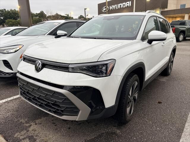 2025 Volkswagen Taos SE 4Motion