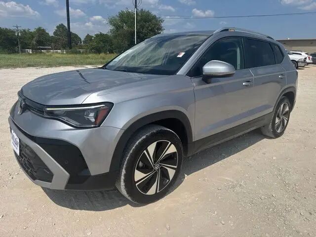 2025 Volkswagen Taos SE 4Motion