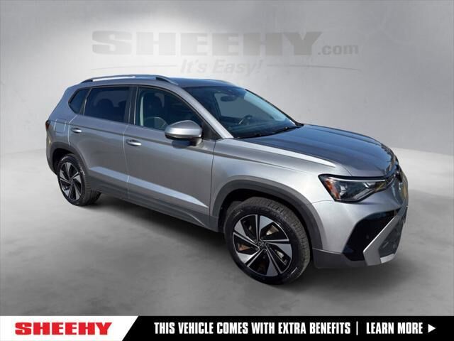 2025 Volkswagen Taos SE 4Motion — photo 1 of 13