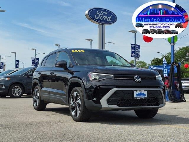2025 Volkswagen Taos SE 4Motion — photo 1 of 26