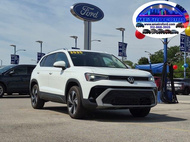 2025 Volkswagen Taos SE 4Motion — photo 1 of 26