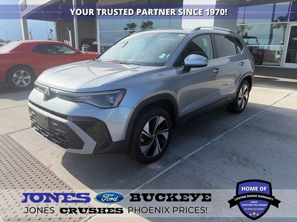 2025 Volkswagen Taos SE 4Motion — photo 1 of 1
