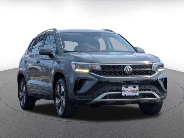 2024 Volkswagen Taos SE 4Motion — photo 1 of 13