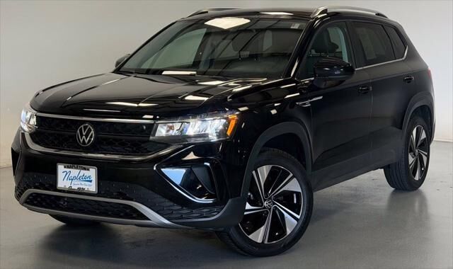 2023 Volkswagen Taos SE 4Motion — photo 1 of 13