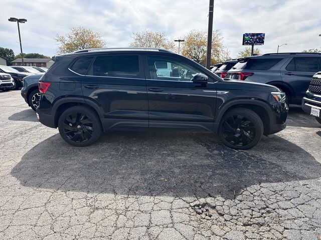 2024 Volkswagen Taos SE 4Motion