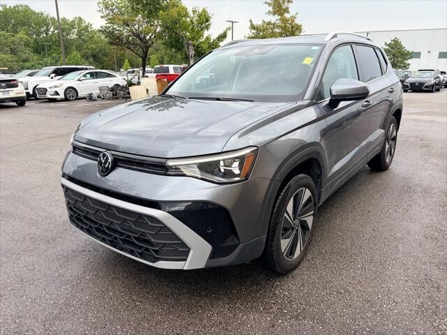 2025 Volkswagen Taos SE 4Motion