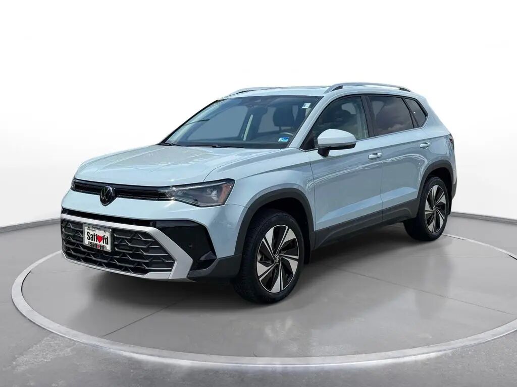 2025 Volkswagen Taos SE 4Motion — photo 1 of 13