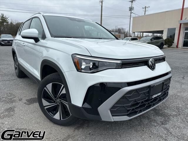 2025 Volkswagen Taos SE 4Motion