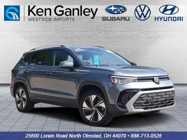 2025 Volkswagen Taos SE 4Motion — photo 1 of 16