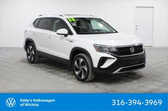 2023 Volkswagen Taos SE 4Motion — photo 1 of 13