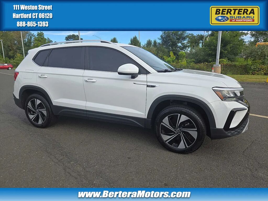 2024 Volkswagen Taos SE 4Motion — photo 1 of 13