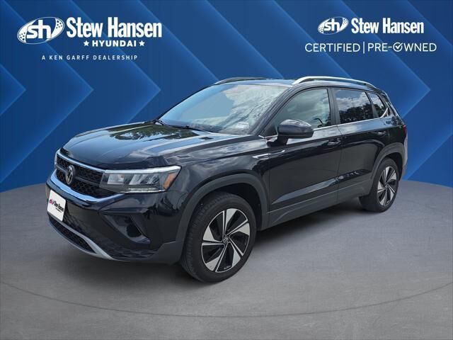 2024 Volkswagen Taos SE 4Motion — photo 1 of 13