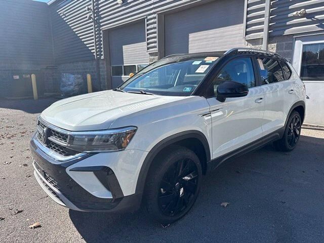 2024 Volkswagen Taos SE 4Motion