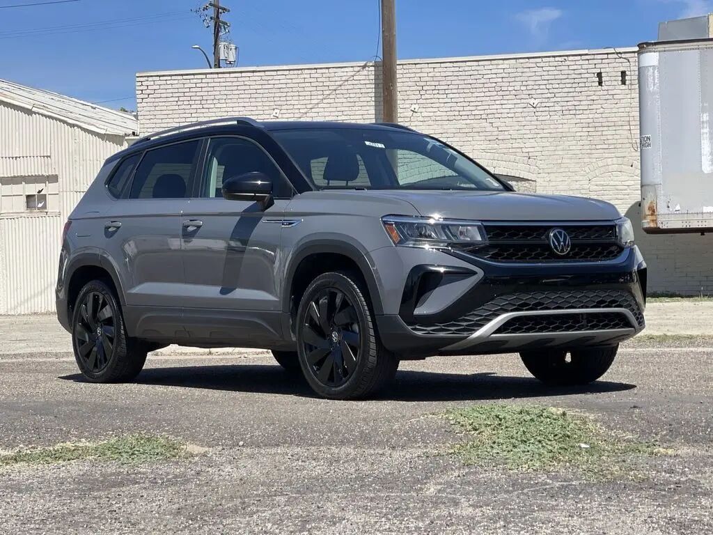 2024 Volkswagen Taos SE 4Motion — photo 1 of 26