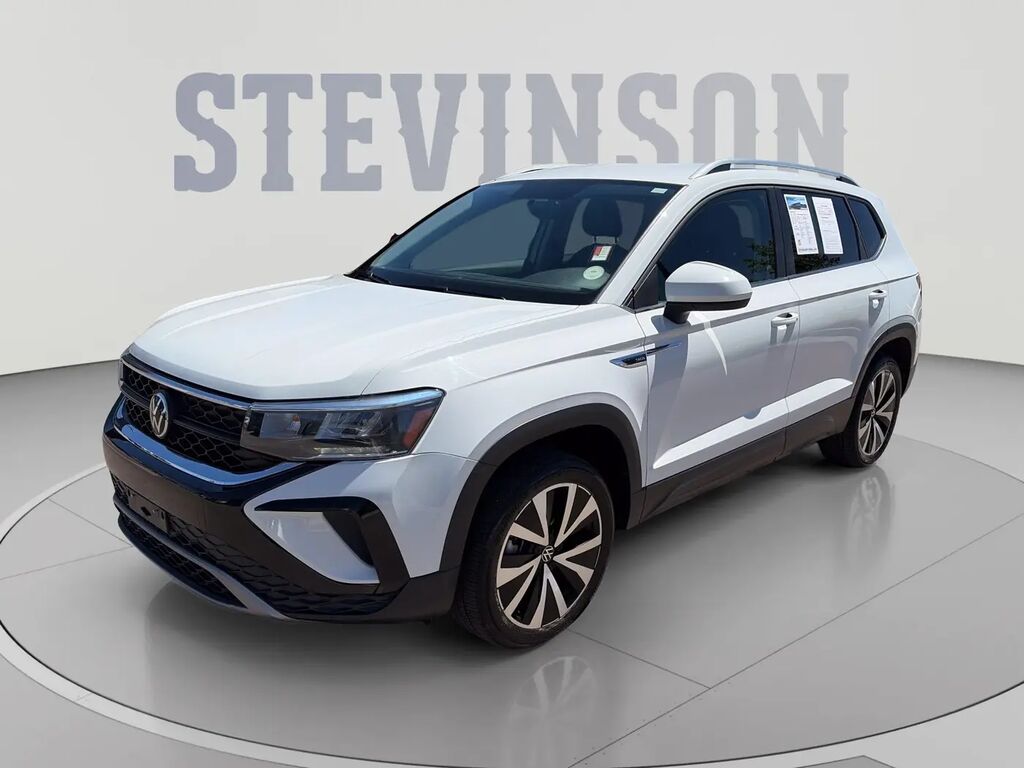 2022 Volkswagen Taos SE 4Motion — photo 1 of 13