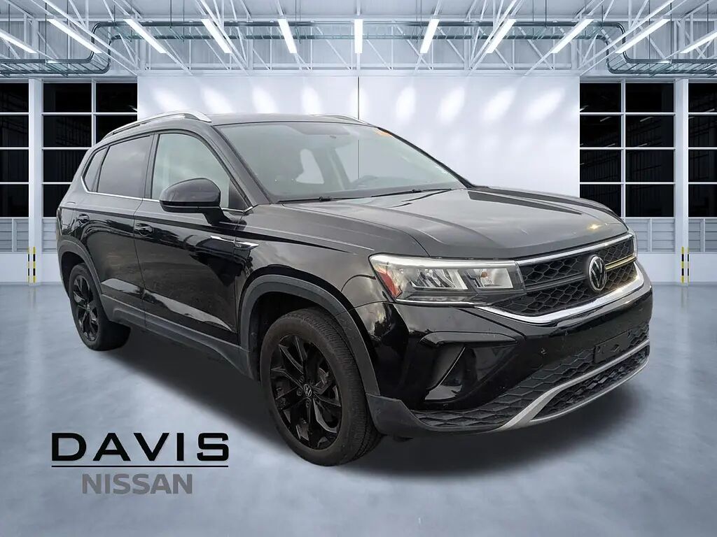 2022 Volkswagen Taos SE 4Motion — photo 1 of 3