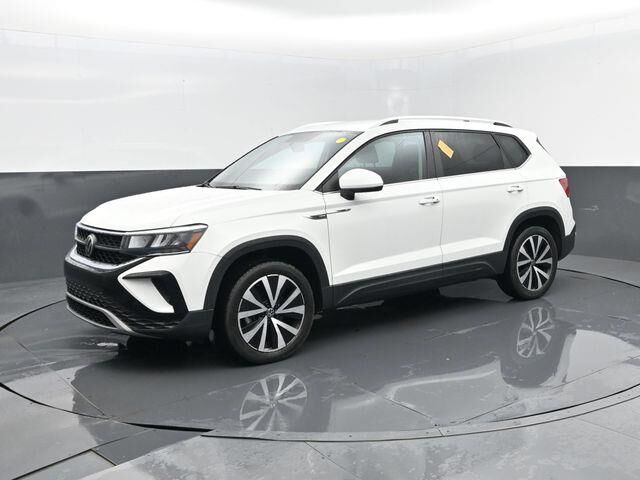 2022 Volkswagen Taos SE 4Motion — photo 1 of 13