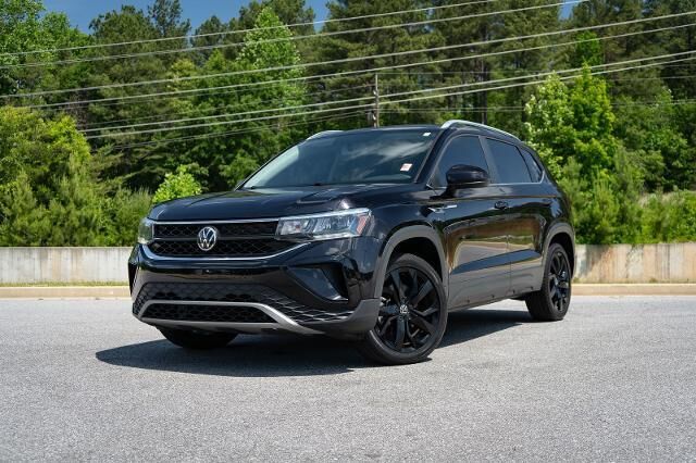 2022 Volkswagen Taos SE 4Motion — photo 1 of 13