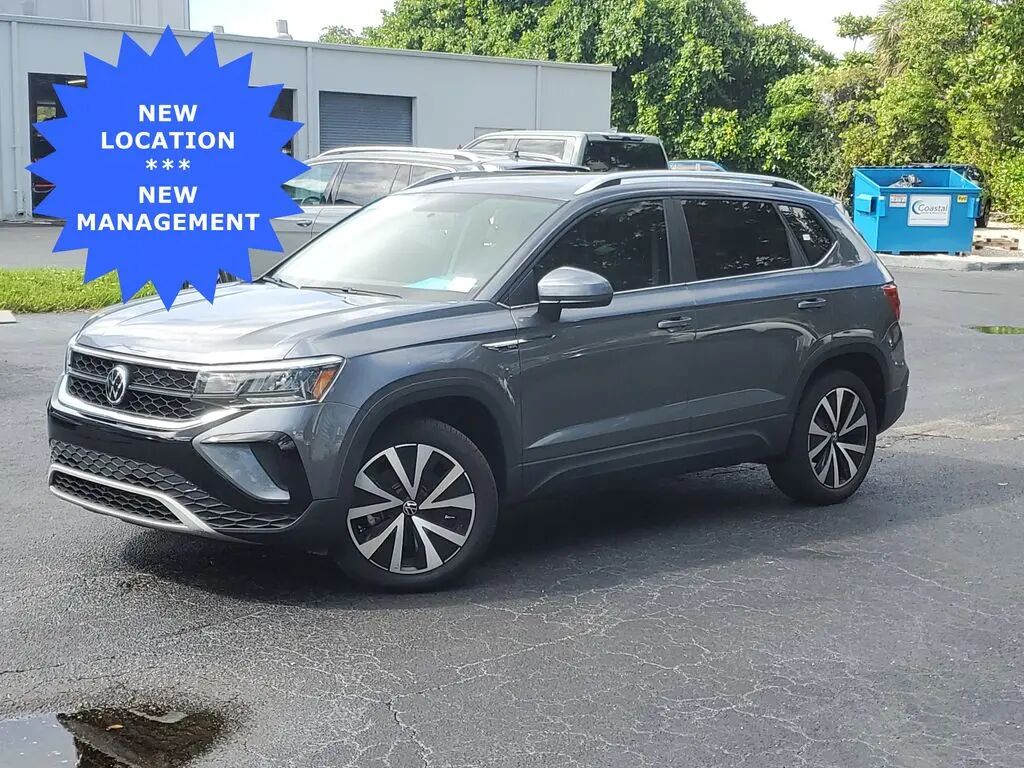 2022 Volkswagen Taos SE 4Motion — photo 1 of 14