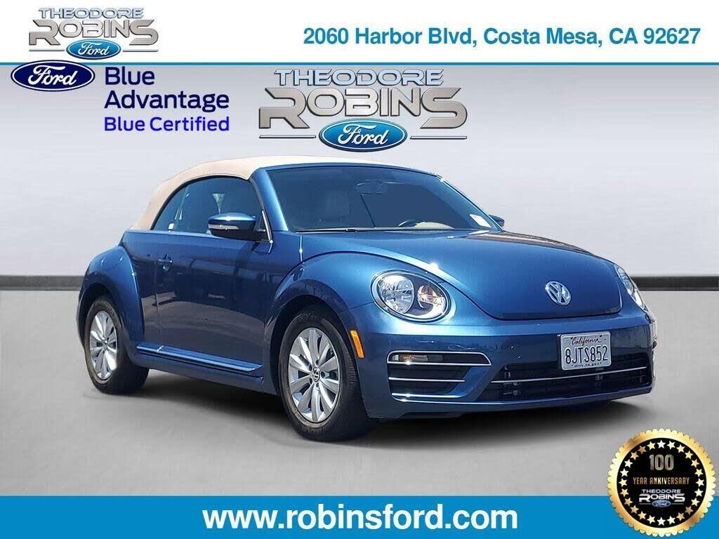 2019 Volkswagen Beetle Convertible 2.0T S — photo 1 of 2